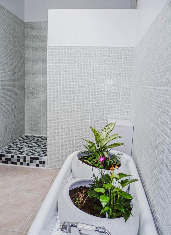 La Laujere Ivie - Gite & Piscine Privative Saint-Hilaire-du-Bois  ภายนอก รูปภาพ