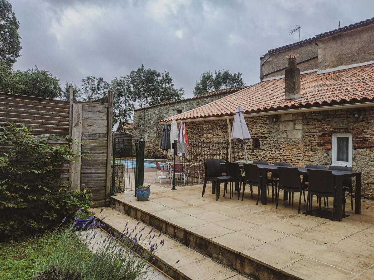 La Laujere Ivie - Gite & Piscine Privative Saint-Hilaire-du-Bois  ภายนอก รูปภาพ